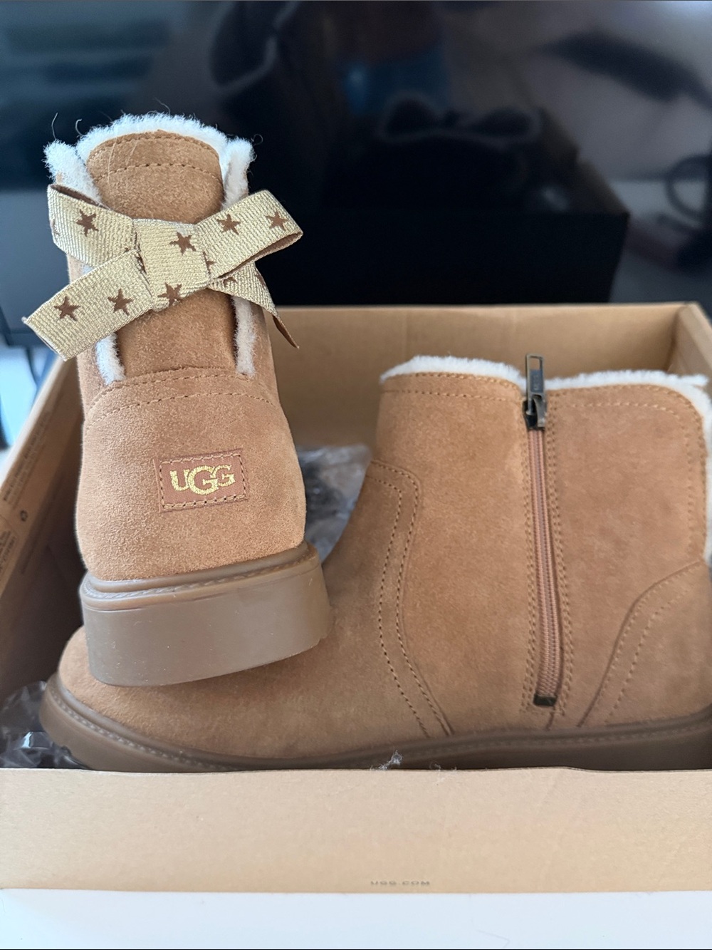 UGG Kids Chestnut Suede Bow-Accent Shearling Zip Boot